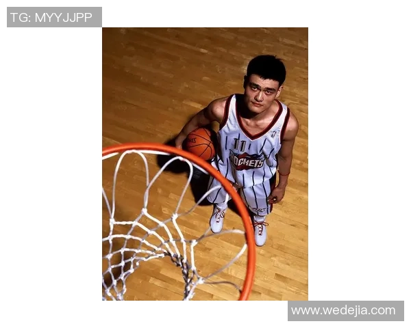 姚明背对单打展现绝佳技术与力量的完美结合 姚明背对单打展现绝佳技术与力量的完美结合