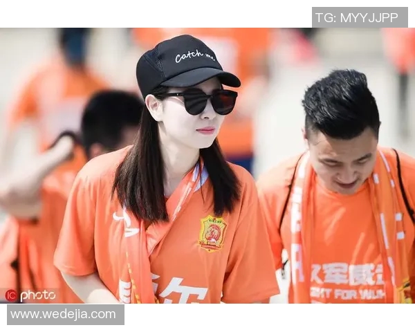 武汉卓尔主场再战,球迷热情支持掀起高潮 武汉卓尔主场再战,球迷热情支持掀起高潮