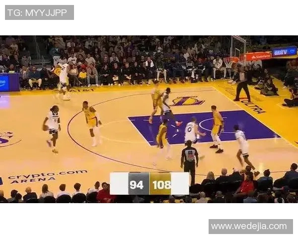 湖人客场横扫太阳,戈贝尔20分创新高:揭示湖人重返巅峰的背后力量 湖人客场横扫太阳,戈贝尔20分创新高:揭示湖人重返巅峰的背后力量